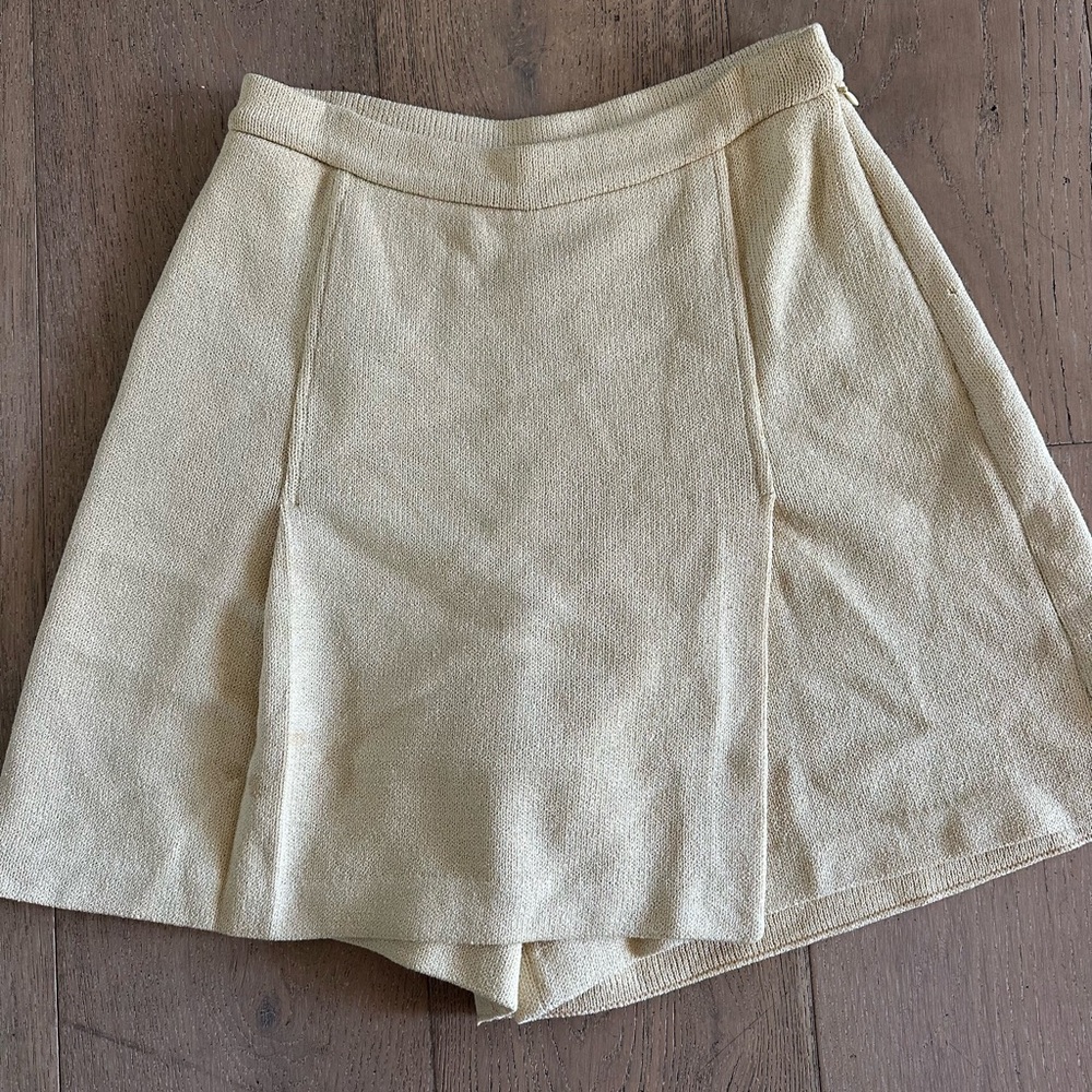 St. John Collection Cream Women Shorts
